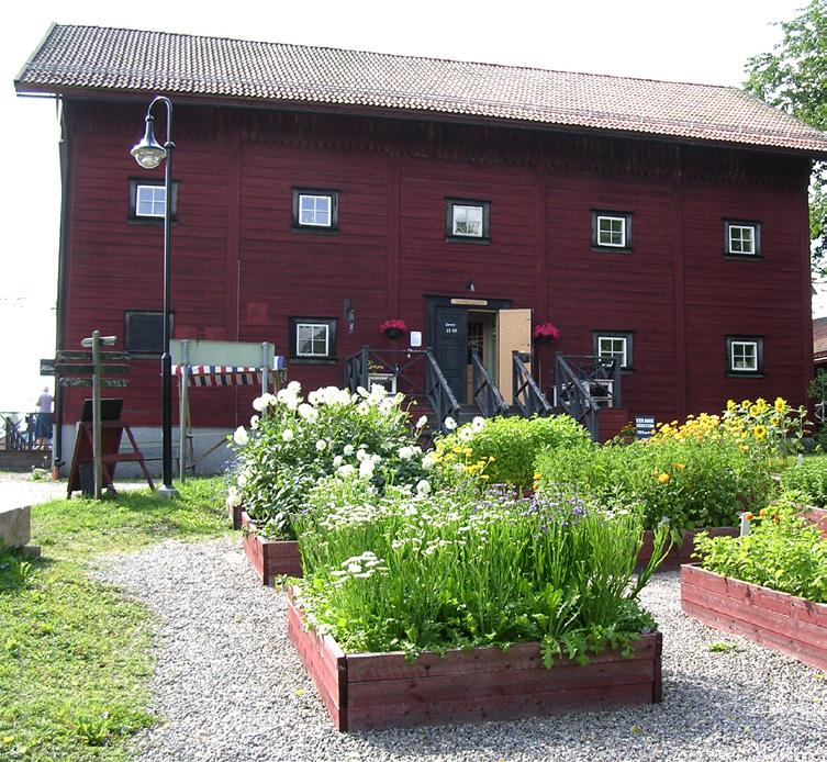 00: Låna nyckeln i kaffestugan. Handelsboden, 1 juni-31 augusti: Häxor och andra hemskheter. Utställning i Teatermuseet, med en liten tävling för barnen. 11.