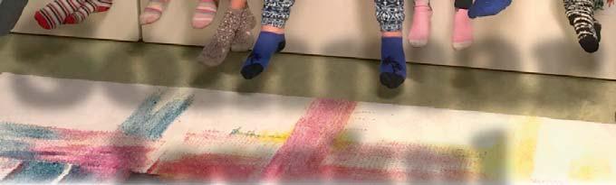Vi visar filmer med olika teman och vi bjuder på popcorn och dricka varje gång. Nästa tillfälle är måndagen den 10 juli klockan 18 då vi visar Mamma Mia.