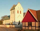 Onsdagen den 16 augusti musicerar traditionsenligt unga talanger från bygden under ledning av Carolina och Olof Tholander.