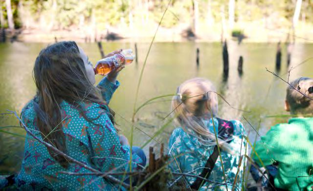 STORIES Medvetenheten hos konsumenterna ökar Allt fler konsumenter väljer drycker med mindre eller helt utan socker och alkohol. Hur påverkar det Spendrups produktion och affär?