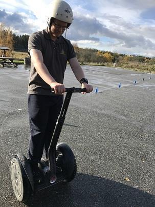 Jonathan var fena på segway: Därefter blev det lunch på en