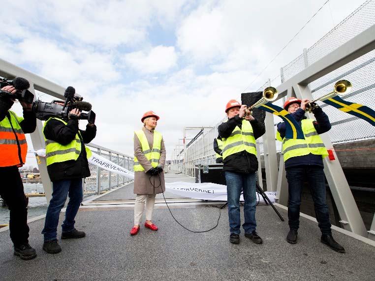 Södra Marieholmsbron mars 2016 Intransport av lyftsvängdel, november 2015.