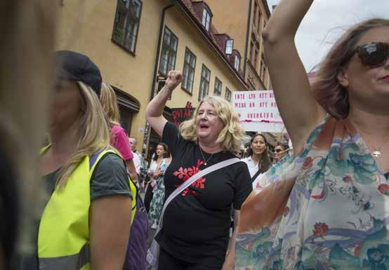 Vrålet tystnar inte. Det har bara börjat. FOTO ELISABETH UBBE Förlossningsplatser saknas i många delar av landet. Kvinnor tvingas ut på långa bilfärder till närmaste klinik när de ska föda barn.