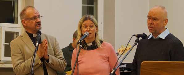 Gospelkväll där alla får sjunga Det stora intresset för gospelkvällen i Borgå överraskade arrangörerna. Nästan 200 personer fyllde församlingshemmet med sång på onsdagen. Varmt, nästan svettigt.