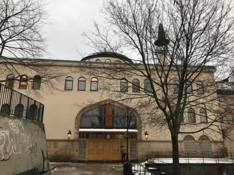 Besök på moskén Den 24/1-2018 onsdag åkte 5AB till moskén i Medborgarplatsen. De livliga eleverna va taggade och sugna på ny kunskap om islam.