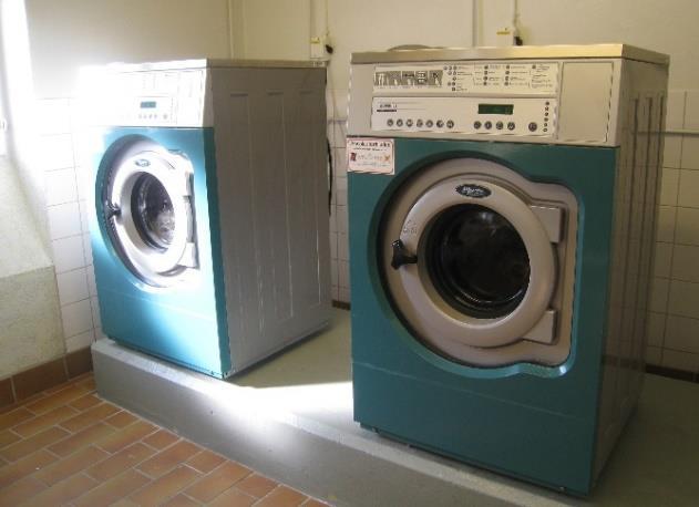 Tvättstugor Tvättstuga och torkrum finns i källarutrymmen i varje huslänga. På Stickelbärsvägen 10 finns dessutom en tvättmaskin för lättare mattvätt.