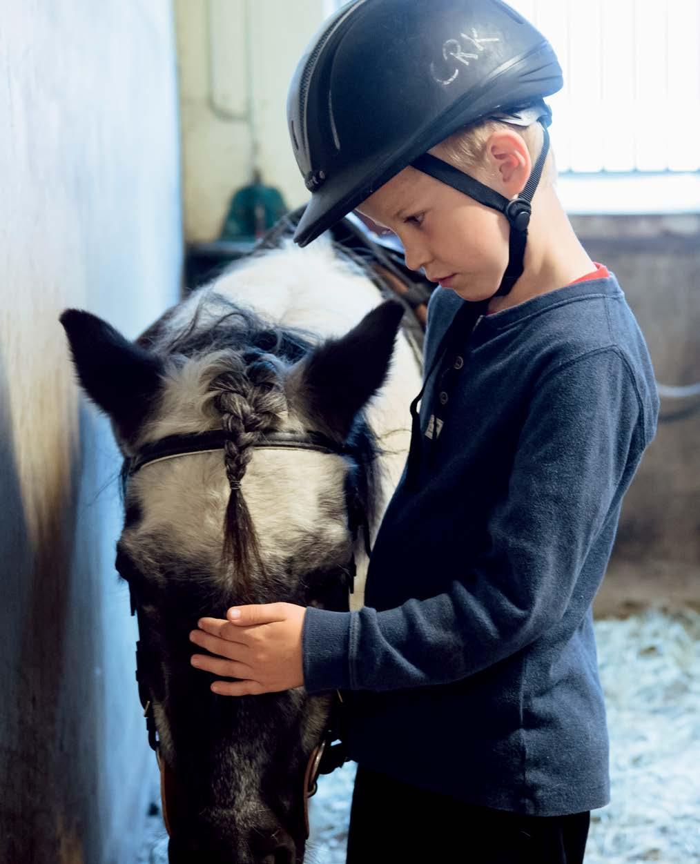 Foto: Mikael Sjöberg! Forskning visar att barn som får tidig kontakt med djur utvecklar högre grad av empati.