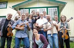Sandra Lundh: Whistle, Dragspel Martin Hjärtkvist: Banjo, Bouzouki Marcus Rosberg: El gitarr Jesper Gustafsson: Bas Anmäl dig här.