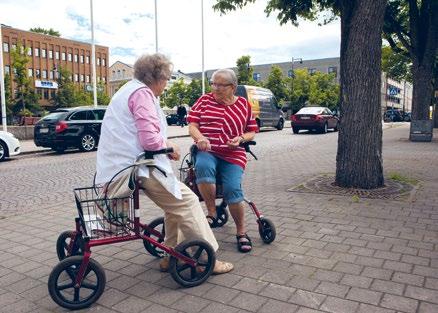 Vi kan minska antalet fallolyckor Cirka 1 000 personer dör varje år till följd av fallolyckor och 70 000 skadas, oftast äldre personer.