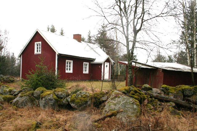 Älmhult Moen 1:8 Om fastigheten Typ: Skogsgård Mark: 13 ha Byggarea: ca 60 m² Antal rum: 3 Pris: Budgivning Län: Kronoberg Kommun: Älmhult Allmänt Skogsskifte