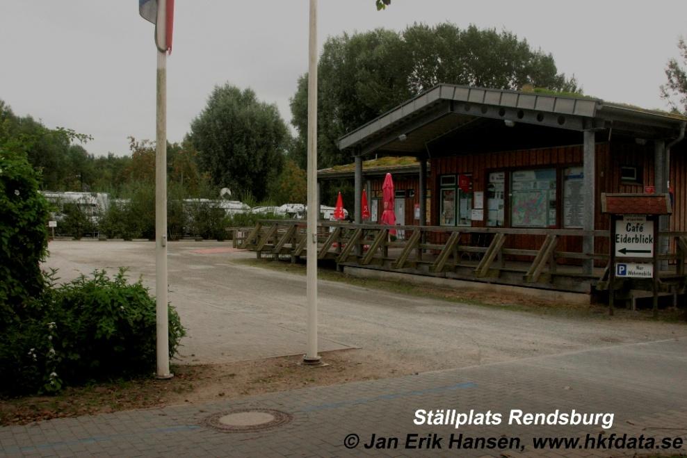 Ställplatsen i Rendsburg När vi hade parkerat bilen på ställplatsen gick vi en sväng