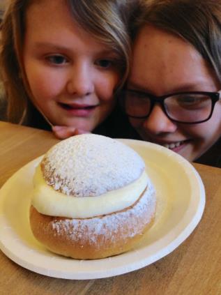 Tejp Semla med vaniljkräm eller