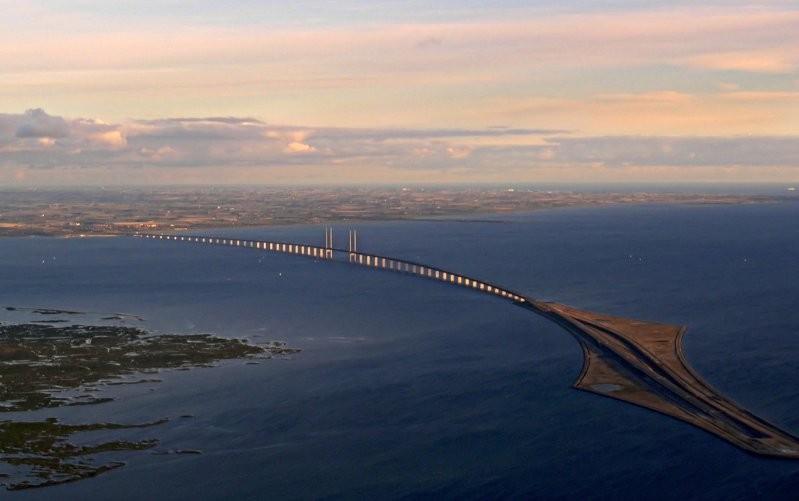 Švedsko vsako leto obišče ok. 1 milijon tujih turistov. Najpomembnejši turistični območji sta otoka Gotland in Öland. Na srednjem Švedskem so številna zimskošportna turistična središča (Are), v s.