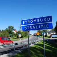 Sedan sekelskiftet har Strömsund vuxit befolkningsmässigt med ett par tusen invånare. Södra infarten till Strömsund. Strömsund fick gymnasium 1961, numera Hjalmar Strömerskolan.
