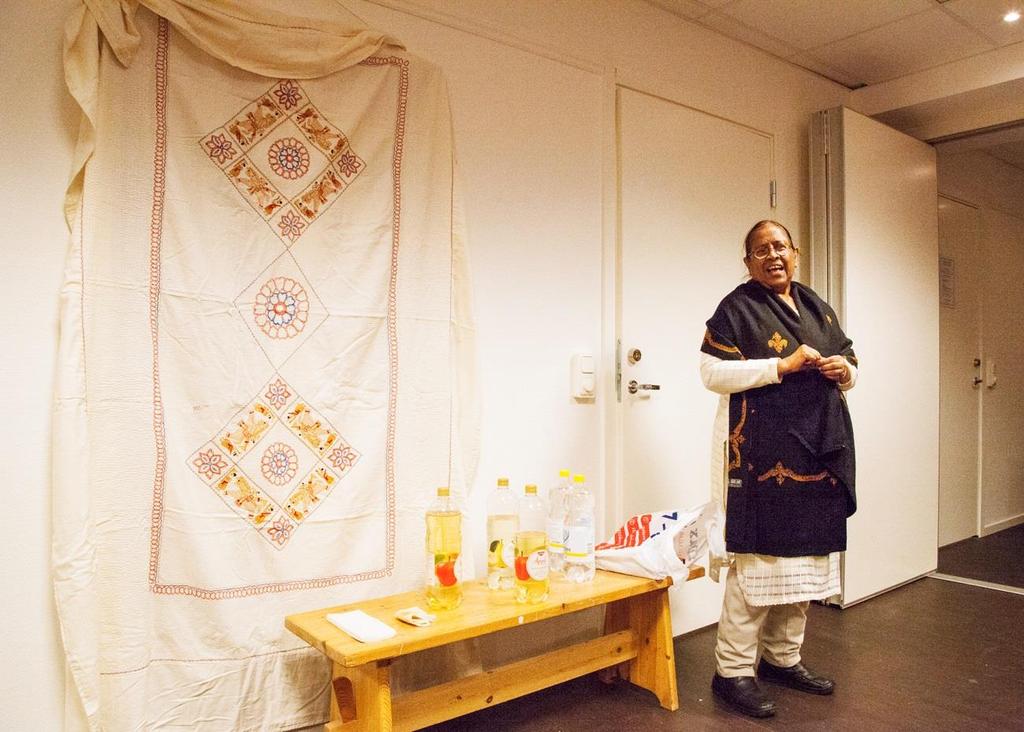 Begum Rokeya talade mellan rätterna på föreningens banglamiddag på Söder den 8 november.