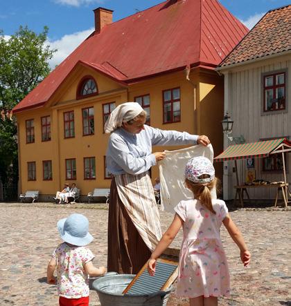 Pris: 150 kr för tre tillfällen Info och föranmälan: Randi, 0725-82 80 56, www.linkoping.se/ateljepassagen Sommarbio VM-matcher Må 18/6, kl 14.
