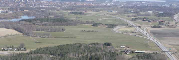 Slättlandskapet mellan Norsholm och Linköping har åter en flackare prägel, men med en viss topografisk variation.