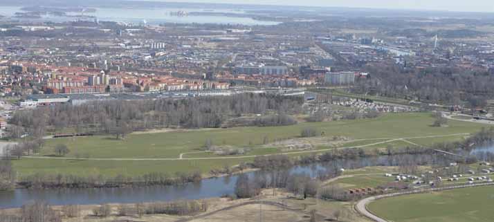 Frågor som diskuterats har varit klimatpåverkan, översvämningsrisker, tunnelsäkerhet i samband med höghastighetsjärnväg samt risker med höghastighetstrafik generellt.