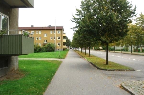 TANNEFORSVÄGEN RADHUSBEBYGGELSE LÄNGS LINDENGATAN OLIKA GRAD AV