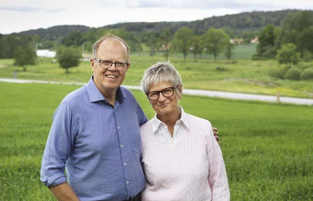 Precis som nästan alla moderna jordbruksföretag har man även sidoverksamheter i form av skogsbruk och försäljning av grödor. Förutom mat till grisarna odlas höstvete, lin och timotej, säger Catrin.