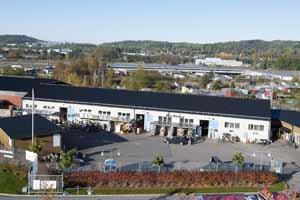 På Återbruket säljs allt från fönster, garderober, takpannor och wc-stolar till hela verandor från förra sekelskiftet. Utbudet kan variera från dag till dag, det beror på vad som kommer in.