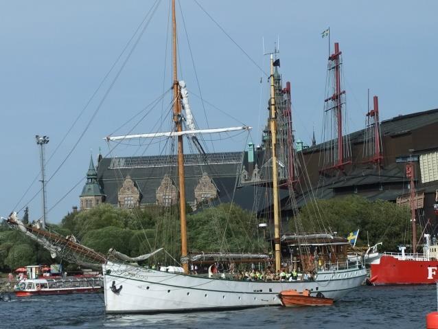 Shamrock och Lova Den 8 augusti avseglade Skeppsholmsgårdens båda galeaser Shamrock under befäl av Anton Lindqvist och Lova med Elin Gran som skeppare för en 10 dagars kollosegling i Stockholms