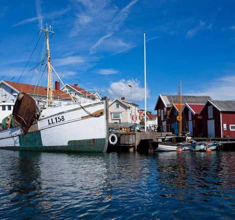 00 Öppet skepp på skutorna Kvartsita, Westkust, Mandalay, bogserbåtarna Sven och Harry, vikingaskeppet Vidfamne och lilla jakten Polstjernan.