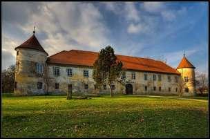 Od leta 1695 do približno 1730 so gospoščino imeli Ebergenyji, nato do leta 1816 priženjeni Czakyji.