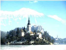 KULTURFÖRENINGEN SLOVENIJA O l o f s t r ö m S L O V E N S K R Ö S T - M E D L E M S B L A D E-mail: slovenija.olofstrom@telia.com MAJ 2011 Årgång 16 Tryckt med ekonomisk hjälp från Slovenska staten.