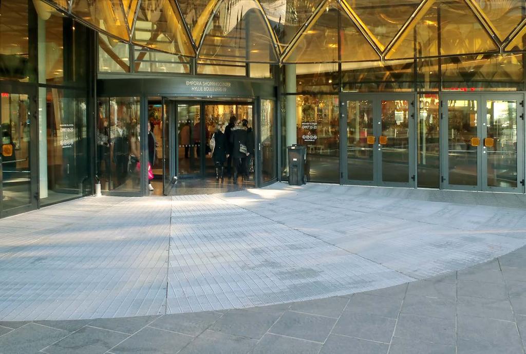 Entrégaller tillverkas i tre olika utföranden. De tre utföranden är pressvetsad entrégaller, entrégaller typ A och entrégaller typ AR1.