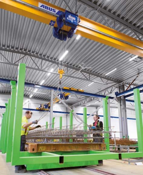 JJ GRUPPEN LEVERERAR Tre traverser till ny armeringshall i Skee Norskägda Con-Form har fyra fabriker för betongelement i Norge och en i Skee, ca tre mil öster om Strömstad.