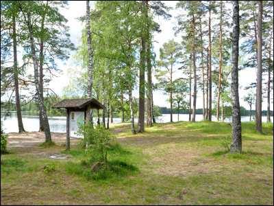 Vi träffas vid badplatsen i Bräkentorp och tar ett kvällsdopp. Packa ner din kvällsmat så äter vi tillsammans. Är det svårt med skjuts så hör av dig till mig.