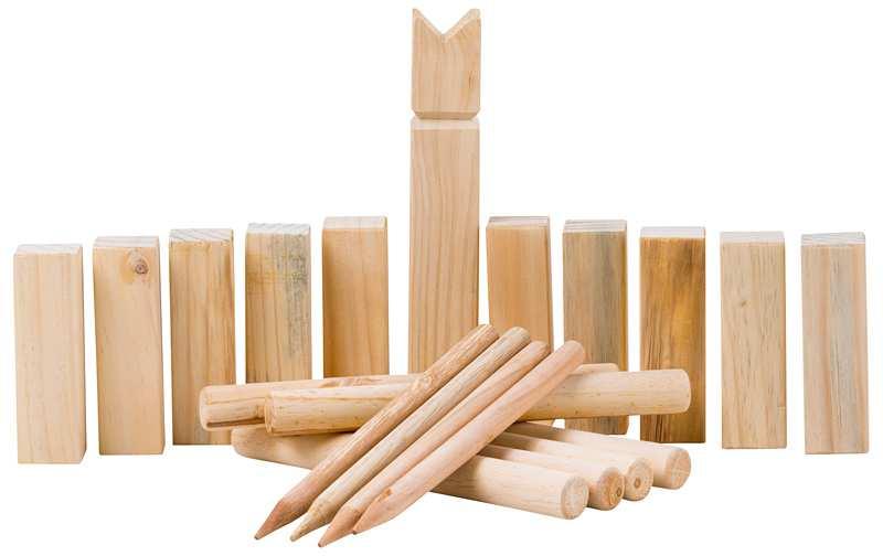 igång fotbollen. Idag spelar vi kubb!