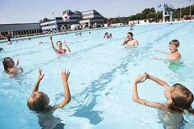 Tisdag 26 juli Kronoskogsbadet Torsdag 18 maj KALVINKNATET Kalvinknatet Vi badar i Kronoskogsbadet Vi träffas utanför badet klockan 16.30 Badet stänger klockan 19.00 Badet är gratis.
