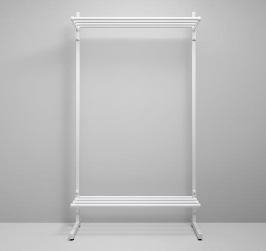 73 Nostalgi klädställ av Essem Desgin Nostalgi Coat Stand by Essem Design Genom att använda ett stativset går det att anpassa Nostalgihyllan för användning fristående.