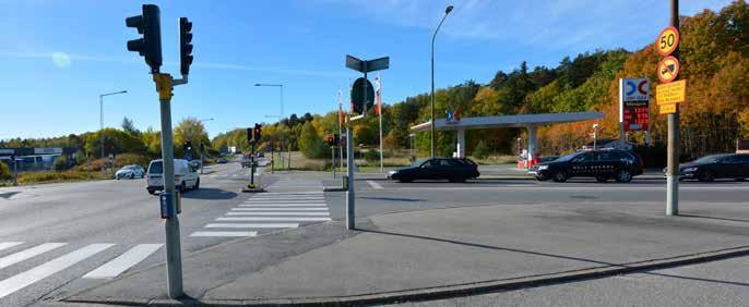 3 Områden av riksintresse Utredningskorridor 2 korsar inledningsvis väg 267, som är av riksintresse för väg mellan trafikplats Stäket och Rotebro, se bilaga 1, 3, 5.