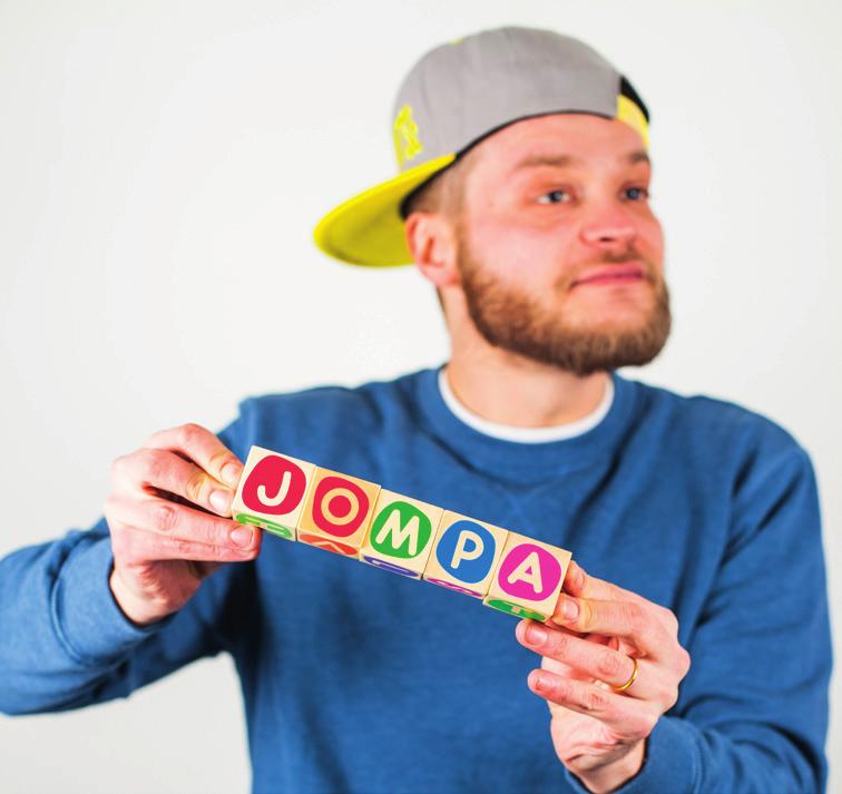 Foto: Patrik Alen Hiphopsagor Jompa en sagotant i ny tappning En föreställning med stora och små historier med glimten i ögat och tydliga budskap kring bland annat vänskap,