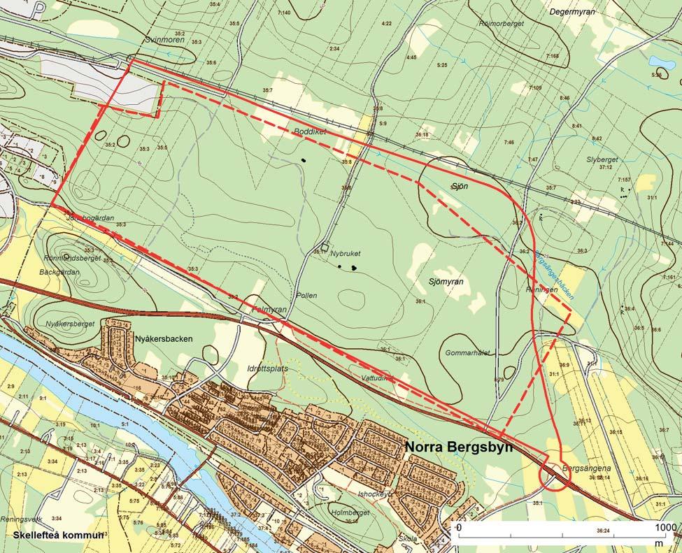 Utredningsområdet markerad med streckad röd linje. Kommunens planområdesgräns markerad med heldragen röd linje. Påträffade lämningar markerade med svarta punkter. Skala ca 1:20 000.