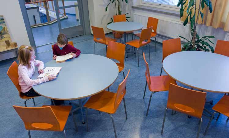 FORMICA MILJÖER FÖR SKOLA OCH UTBILDNING Gör plats för funktionella interiörer Formica högtryckslaminat är en idealisk produkt för möbeltillverkning.