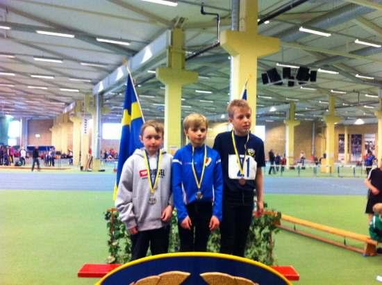 Tekla och Carolina fick medaljer. Tekla slog personligt rekord på 60m vilket ledde till en andraplats, även i längd blev det en silvermedalj.