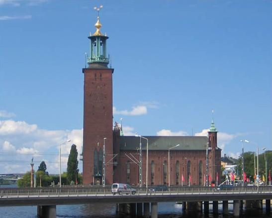 Stockholm Glavno mesto in kulturno ter gospodarsko središče države ob iztoku jezera Mälaren v globok zaliv Baltskega morja.