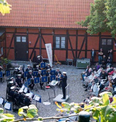 Piraterna har de senaste åren haft Östersjöhallen, som bas för sina konserter. I sin jakt efter piraterna har man nu gått så långt att man rivit Östersjöhallen.