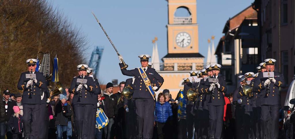 I samband med dessa framträdanden verkar musikkåren för marknadsföring och rekrytering åt Försvarsmakten.