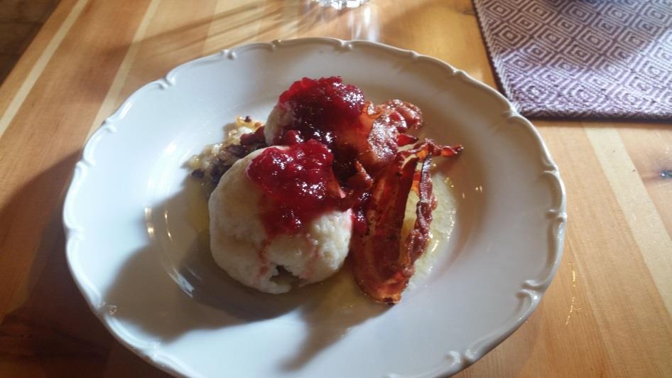 Matlexikon: Festlig fiskgryta Portergryta Tomatsoppa Högbosoppa Grönärtpuresoppa Krämig kycklinggryta Rödbetsbiff Fisktärningar, i vitvinssås med lök, tomatpuré, räkor, kryddor Köttgryta med