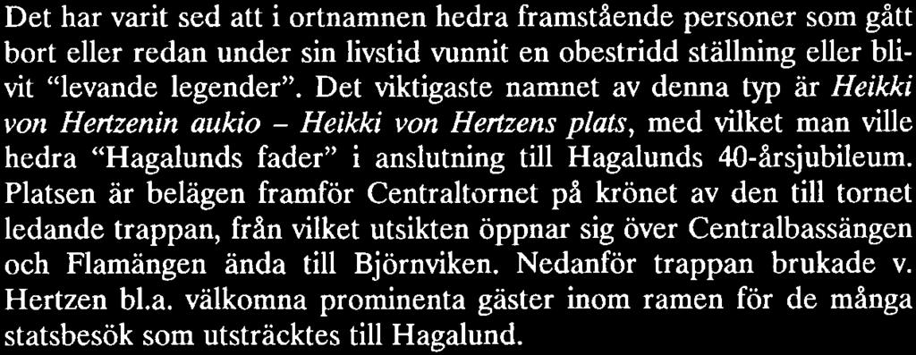 Platsen är belägen framför Centraltornet på krönet av den till tornet ledande trappan, från vilket utsikten öppnar sig över Centralbassãngen och Fla nängen ända till Björnviken.