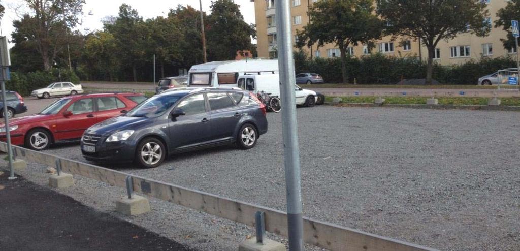 Planområdet (oktober 2012), östra delen av planområdet och Vaksalagatan sett från Gränby bilgata.