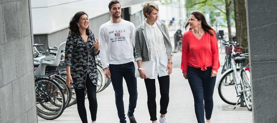 2) Kassaflöde & nettoskuld Det operativa kassaflödet förbättrades under året till