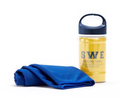 SWE COOLING TOWEL Sporthandduk som håller dig cool under matchen.