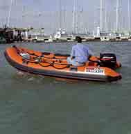 DR är en mycket robust båtserie som tillverkas av antingen PVC eller AKRON TPE material och för sedd med extra kraftiga tillbehör, som dubbla