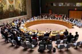 Det är säkerhetsrådet som, inom FN, har ansvar för att utreda hot mot internationell fred och säkerhet och ta beslut om agerande från FN:s sida för att hantera konflikter.